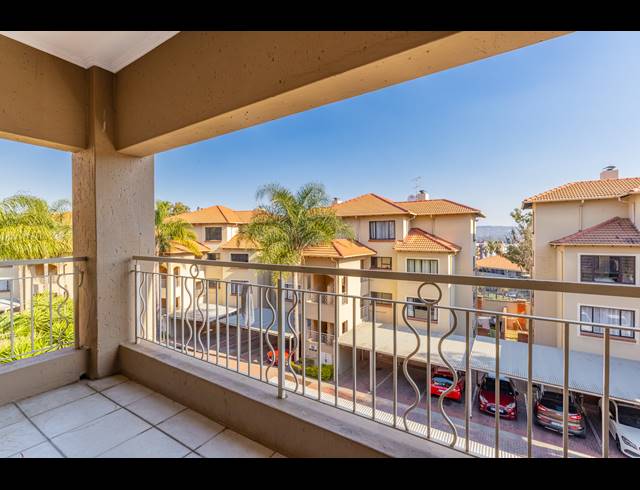 3 BEDROOM APARTMENT FOR SALE IN SUNNINGHILL